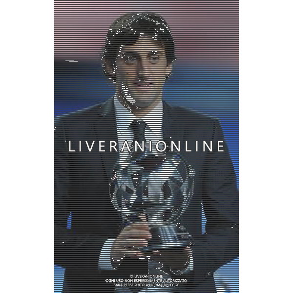 Champions League Draw 2010/2011 Sorteggi Montecarlo (Principato di Monaco) - 26.08.2010 Nella Foto:milito premiato da platini come miglior giocatore champions league 2009-2010 /Ph.Vitez-Ag. Aldo Liverani