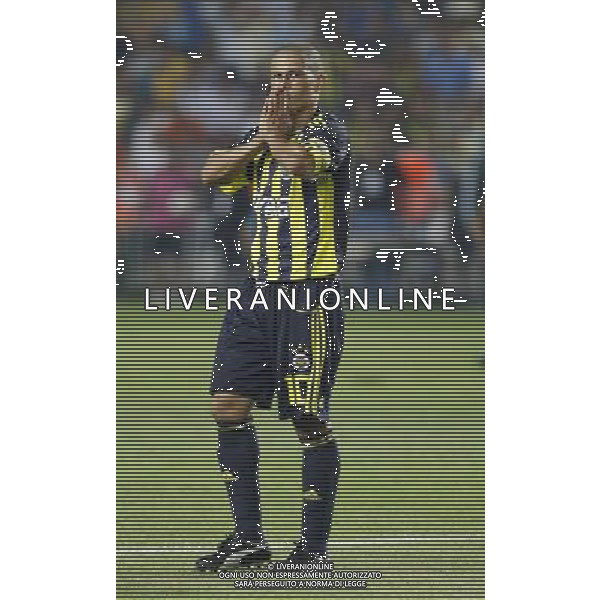 Euroleague match between Fenerbahce and Paok at Sukru Saracoglu Stadium in Istanbul, Turkey . 26.08.2010 Match scored 1 - 1 Pictured: Alex De Souza of Fenerbahce. © Sprr / Seskimphoto - Photoshot - Ag. Aldo Liverani sas ITALY ONLY ISTANBUL ( TURCHIA) - PARTITA CALCIO EUFA EUROPA LEAGUE \' PAOK FC vs FENERBAHCE SK\'