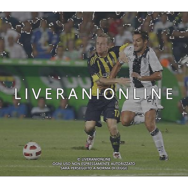 Euroleague match between Fenerbahce and Paok at Sukru Saracoglu Stadium in Istanbul, Turkey . 26.08.2010 Match scored 1 - 1 Pictured: Miroslav Stoch (L) of Fenerbahce and Miroslaw Sznaucner (R) of Paok. © Sprr / Seskimphoto - Photoshot - Ag. Aldo Liverani sas ITALY ONLY ISTANBUL ( TURCHIA) - PARTITA CALCIO EUFA EUROPA LEAGUE \' PAOK FC vs FENERBAHCE SK\'