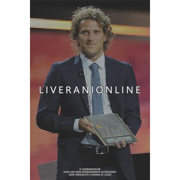 Europa League Draw 2010/2011 Sorteggi Montecarlo (Principato di Monaco) - 27.08.2010 Nella Foto:diego Forlan premiato miglior giocatore della passata europa league /Ph.Vitez-Ag. Aldo Liverani
