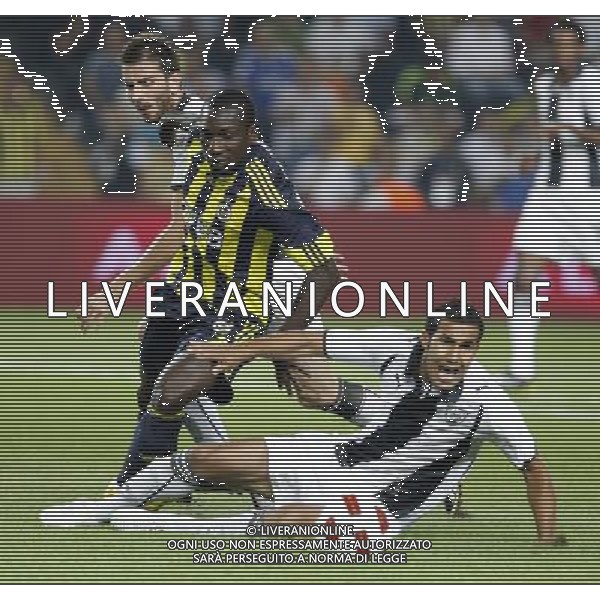 Euroleague match between Fenerbahce and Paok at Sukru Saracoglu Stadium in Istanbul, Turkey . 26.08.2010 Match scored 1 - 1 Pictured: Anis Boussaidi ( below R) and Stylianos Malezas (L) of Paok and Mamadou Niang ( center) of Fenerbahce. © Sprr / Seskimphoto - Photoshot - Ag. Aldo Liverani sas ITALY ONLY ISTANBUL ( TURCHIA) - UEFA EUROPA LEAGUE partita PAOK FC vs FENERBAHCE SK