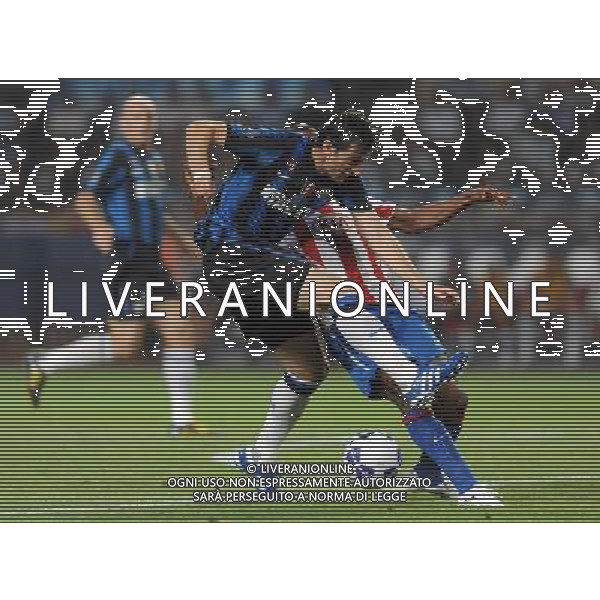 UEFA SuperCup 2010 Montecarlo (Principato di Monaco) - 27.08.2010 Inter-Atleco Madrid Nella Foto:diego milito prova il tiro /Ph.Vitez-Ag. Aldo Liverani