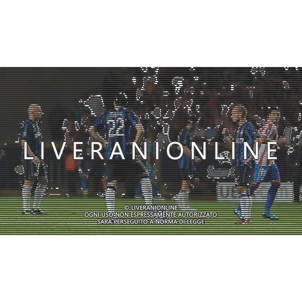 UEFA SuperCup 2010 Montecarlo (Principato di Monaco) - 27.08.2010 Inter-Atleco Madrid Nella Foto:reyes passa fra i giocatori dell\'inter delusi /Ph.Vitez-Ag. Aldo Liverani