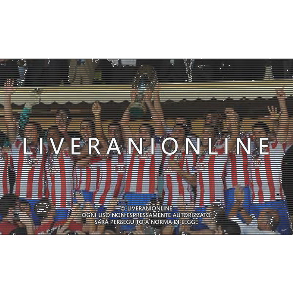 UEFA SuperCup 2010 Montecarlo (Principato di Monaco) - 27.08.2010 Inter-Atleco Madrid Nella Foto:Antonio LOPEZ alza la coppa /Ph.Vitez-Ag. Aldo Liverani