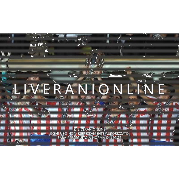 UEFA SuperCup 2010 Montecarlo (Principato di Monaco) - 27.08.2010 Inter-Atleco Madrid Nella Foto:Antonio LOPEZ alza la coppa /Ph.Vitez-Ag. Aldo Liverani