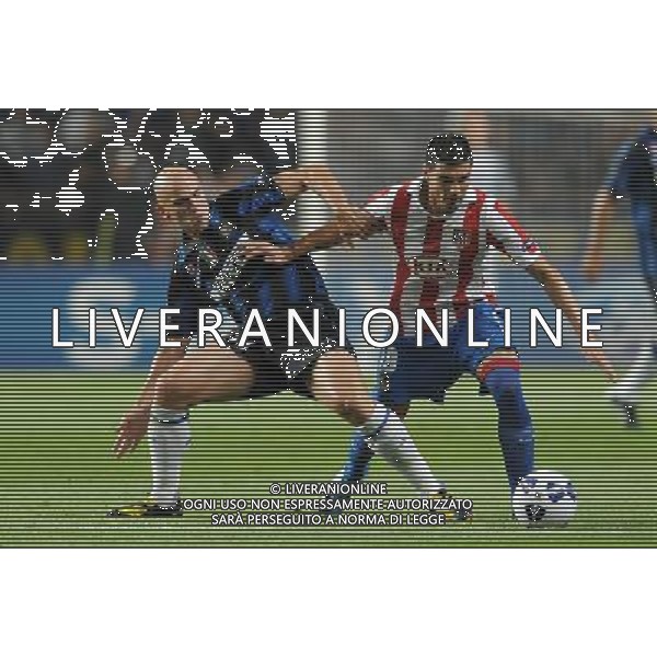 UEFA SuperCup 2010 Montecarlo (Principato di Monaco) - 27.08.2010 Inter-Atleco Madrid Nella Foto:Jos Antonio REYES-Esteban CAMBIASSO /Ph.Vitez-Ag. Aldo Liverani