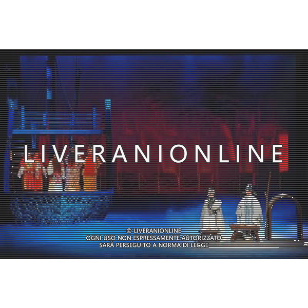PECHINO, 27 agosto 2010 - I bambini di eseguire Red Cliff, uno dei punti di rilievo i classici cinesi il Romanzo dei Tre Regni, sotto forma di Opera di Pechino nel Centro Nazionale per le Arti dello Spettacolo a Pechino, capitale della Cina, 27 agosto 2010. I 110 giovani attori si trovano nella fascia di etˆ dai sette ai dodici anni, tra cui 21 attori recuited a livello nazionale principale. LuoXiaoguang) (cxy) ONLY ITALY-AG ALDO LIVERANI 