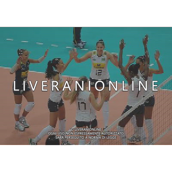 (100828) -- NINGBO, Aug. 28, 2010 () -- Brazil\'s players celebrate their victory over Italy at the 2010 FIVB World Grand Prix Final Round women\'s volleyball tournament in Ningbo, east China\'s Zhejiang Province, Aug. 28, 2010. Brazil won the match 3-0. (/Xu Yu) ©PHOTOSHOT/Agenzia Aldo Liverani Sas - ITALY ONLY - Quarto round tra Brasile e Italia al torneo di pallavolo FIVB 2010 World Grand Prix Final Round\'s Volley donne a Ningbo, Cina