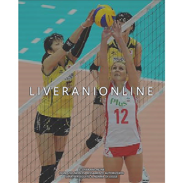(100828) -- NINGBO, Aug. 28, 2010 () -- Milena Sadurek (R) of Poland and Ai Yamamoto of Japan compete on the net during the fourth round match at the 2010 FIVB World Grand Prix Final Round women\'s volleyball tournament in Ningbo, east China\'s Zhejiang Province, Aug. 28, 2010. Poland beat Japan 3-1.(/Xu Yu) (zc) ©PHOTOSHOT/Agenzia Aldo Liverani Sas - ITALY ONLY - Quarto round tra Polonia e Giappone al torneo di pallavolo FIVB 2010 World Grand Prix Final Round\'s Volley donne a Ningbo, Cina