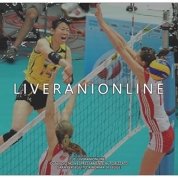 (100828) -- NINGBO, Aug. 28, 2010 () -- Yukiko Ebata (L) of Japan spikes the ball during the fourth round match against Poland at the 2010 FIVB World Grand Prix Final Round women\'s volleyball tournament in Ningbo, east China\'s Zhejiang Province, Aug. 28, 2010. Japan lost the match 1-3.(/Xu Yu) (zc) ©PHOTOSHOT/Agenzia Aldo Liverani Sas - ITALY ONLY - Quarto round tra Polonia e Giappone al torneo di pallavolo FIVB 2010 World Grand Prix Final Round\'s Volley donne a Ningbo, Cina