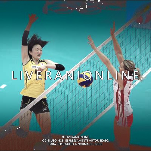 (100828) -- NINGBO, Aug. 28, 2010 () -- Mai Yamaguchi (L) of Japan spikes the ball during the fourth round match against Poland at the 2010 FIVB World Grand Prix Final Round women\'s volleyball tournament in Ningbo, east China\'s Zhejiang Province, Aug. 28, 2010. Japan lost the match 1-3.(/Xu Yu) (zc) ©PHOTOSHOT/Agenzia Aldo Liverani Sas - ITALY ONLY - Quarto round tra Polonia e Giappone al torneo di pallavolo FIVB 2010 World Grand Prix Final Round\'s Volley donne a Ningbo, Cina