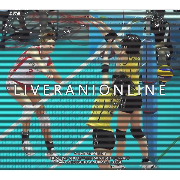(100828) -- NINGBO, Aug. 28, 2010 () -- Karolina Kosek (L) of Poland spikes the ball during the fourth round match against Japan at the 2010 FIVB World Grand Prix Final Round women\'s volleyball tournament in Ningbo, east China\'s Zhejiang Province, Aug. 28, 2010. Poland beat Japan 3-1.(/Xu Yu) (zc) ©PHOTOSHOT/Agenzia Aldo Liverani Sas - ITALY ONLY - Quarto round tra Polonia e Giappone al torneo di pallavolo FIVB 2010 World Grand Prix Final Round\'s Volley donne a Ningbo, Cina