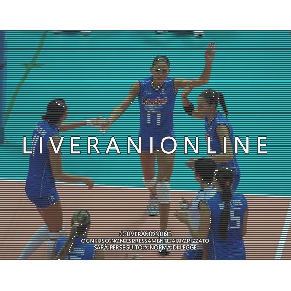 (100825) -- NINGBO, Aug. 25, 2010 -- Players of Italy celebrate after scoring during the first round match between China and Italy at the 2010 FIVB World Grand Prix Final Round women\'s volleyball tournament at the Beilun Sports and Art Center in Ningbo, east China\'s Zhejiang Province, Aug. 25, 2010. China lost the match 0-3. Xu Yu)(ly) ©PHOTOSHOT/Agenzia Aldo Liverani Sas - ITALY ONLY - CINA: Torneo di pallavolo FIVB 2010 World Grand Prix Final Round\'s Volley donne a Ningbo CINA - ITALIA