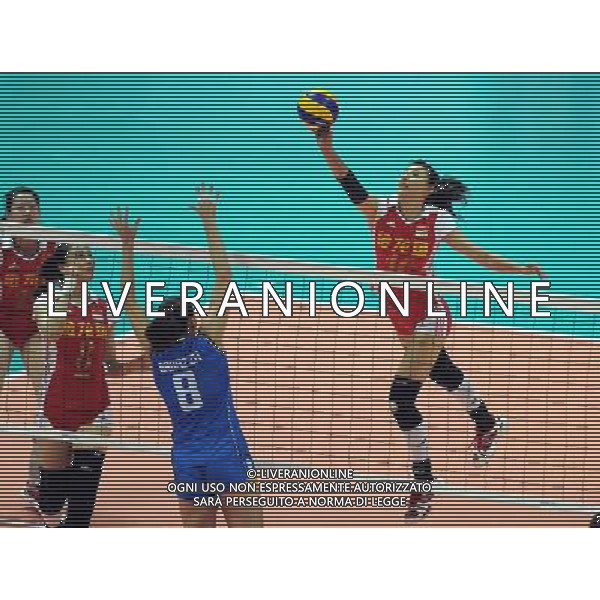 (100825) -- NINGBO, Aug. 25, 2010 -- China\'s Li Juan (R) spikes the ball during the first round match between China and Italy at the 2010 FIVB World Grand Prix Final Round women\'s volleyball tournament at the Beilun Sports and Art Center in Ningbo, east China\'s Zhejiang Province, Aug. 25, 2010. Xu Yu)(ly) ©PHOTOSHOT/Agenzia Aldo Liverani Sas - ITALY ONLY - CINA: Torneo di pallavolo FIVB 2010 World Grand Prix Final Round\'s Volley donne a Ningbo CINA - ITALIA