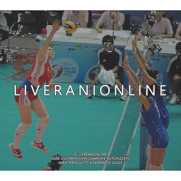 (100825) -- NINGBO, Aug. 25, 2010 -- China\'s Wang Yime i(L) spikes the ball during the first round match between China and Italy at the 2010 FIVB World Grand Prix Final Round women\'s volleyball tournament at the Beilun Sports and Art Center in Ningbo, east China\'s Zhejiang Province, Aug. 25, 2010. Xu Yu)(ly) ©PHOTOSHOT/Agenzia Aldo Liverani Sas - ITALY ONLY - CINA: Torneo di pallavolo FIVB 2010 World Grand Prix Final Round\'s Volley donne a Ningbo CINA - ITALIA