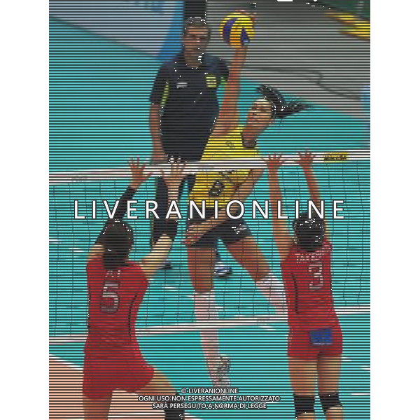 (100825) -- NINGBO, Aug. 25, 2010 -- Jaqueline Carvalho (Top) of Brazil spikes the ball during the first round match between Japan and Brazil at the 2010 FIVB World Grand Prix Final Round women\'s volleyball tournament at the Beilun Sports and Art Center in Ningbo, east China\'s Zhejiang Province, Aug. 25, 2010. Japan won 3-2. Xu Yu)(wll) ©PHOTOSHOT/Agenzia Aldo Liverani Sas - ITALY ONLY - CINA: Torneo di pallavolo FIVB 2010 World Grand Prix Final Round\'s Volley donne a Ningbo GIAPPONE - BRASILE