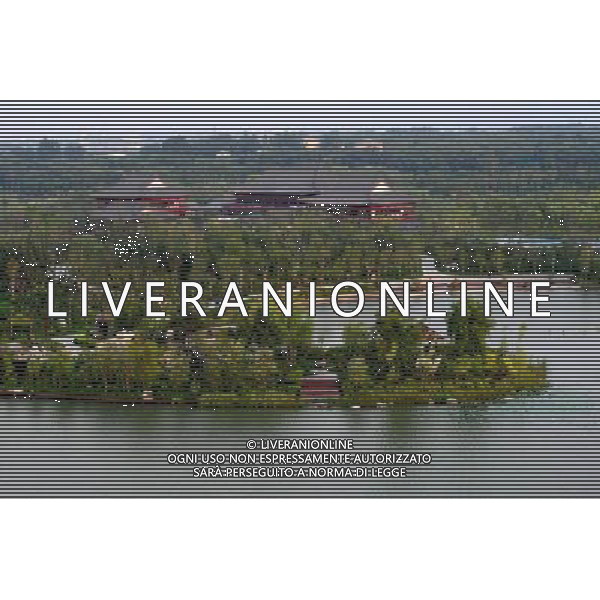 (100826) -- WEIFANG, Aug. 26, 2010 -- Photo taken on Aug. 26, 2010 shows the scene of a wetland park in Weifang, east China\'s Shandong Province. Zhen Shiguang) (xzj) ©photoshot/Agenzia Aldo Liverani Sas - ITALY ONLY - Veduta del parco della palude di Weifang, Cina orientale, nella Provincia di Shandong