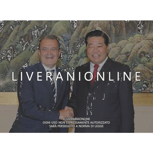 (100906) -- BEIJING, Sept. 6, 2010 () -- Jia Qinglin (R), chairman of the National Committee of the Chinese People\'s Political Consultative Conference, who is also a member of the Standing Committee of the Political Bureau of the Communist Party of China Central Committee, shakes hands with Romano Prodi, former president of the European Commission during the 21st Century Forum in Beijing, capital of China, on Sept. 6, 2010. (/Rao Aimin) - Xinhua/Photoshot - Ag. Aldo Liverani sas ITALY ONLY World Investment Forum\' - WIF 2010, forum globale sugli investimenti organizzato con cadenza biennale dalla United Nations Conference on Trade and Development (UNCTAD)