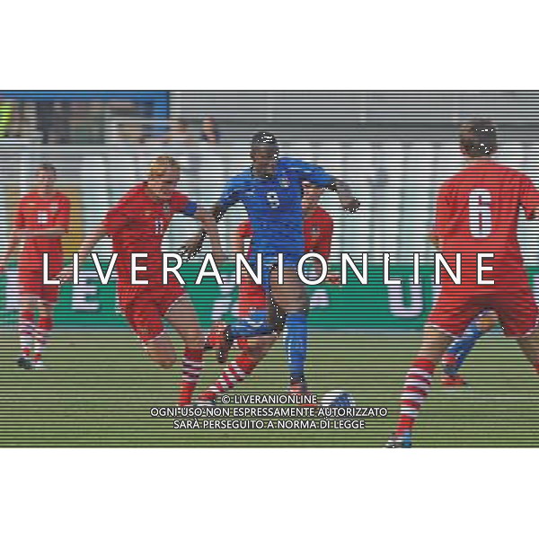 Pescara - 07/09/2010 - Stadio \'Adriatico\' - Qualificazioni Campionato Europeo Under 21 2011 - Italia vs Galles - nella foto: Stefano Okaka e Macdonald ph. Corradetti / ©Aldo Liverani Sas