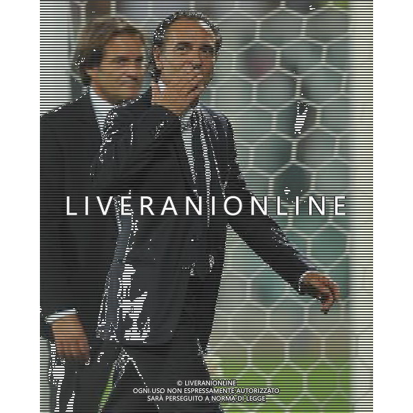 Qualificazioni ai Campionati Europei UEFA EURO 2012 Gruppo C Firenze - 07.09.2010 Italia-Far Oer Nella Foto:cesare prandelli saluta i tifosi a fine partita /Ph.Vitez-Ag. Aldo Liverani