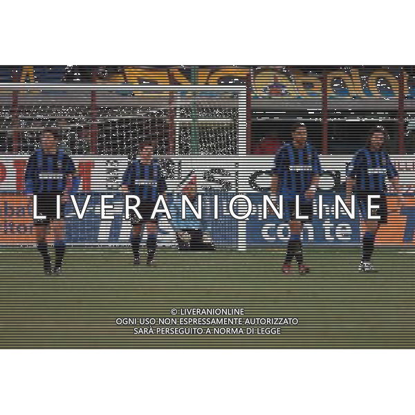 Inter-Juventus Coppa Italia semifinale ritorno Tim Cup 12/02/2004 nella foto delusione dei giocatori interisti dopo il gol di alessandro del piero* foto marco luzzani/Agenzia Aldo liverani