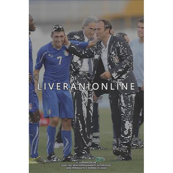 Pescara - 07/09/2010 - Stadio \'Adriatico\' - Qualificazioni Campionato Europeo Under 21 2011 - Italia vs Galles - nella foto: Pierluigi Casiraghi si complimenta con Mattia Mustacchio realizzatore del gol vittoria ph. Corradetti / ©Aldo Liverani Sas