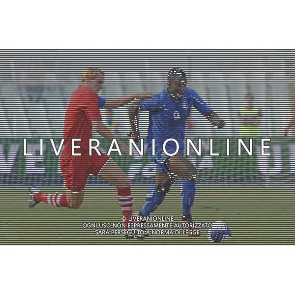 Pescara - 07/09/2010 - Stadio \'Adriatico\' - Qualificazioni Campionato Europeo Under 21 2011 - Italia vs Galles - nella foto: Stefano OKAKA e MACDONALD ph. Corradetti / ©Aldo Liverani Sas