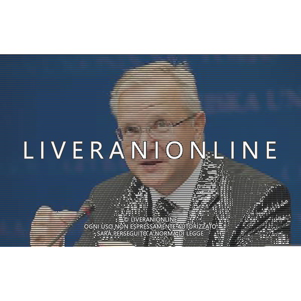 Olli Rehn the European Monetary Affairs Commissioner hold a press conference after EU finance ministers council ( ECOFIN ) at European Council headquarters in Brussels, Belgium on 2010-09-07 by Wiktor Dabkowski Riunione e Conferenza Stampa dei ministri delle finanze dell\'Eurogruppo presso la sede del Consiglio europeo a Bruxelles, in Belgio 07/09/2010