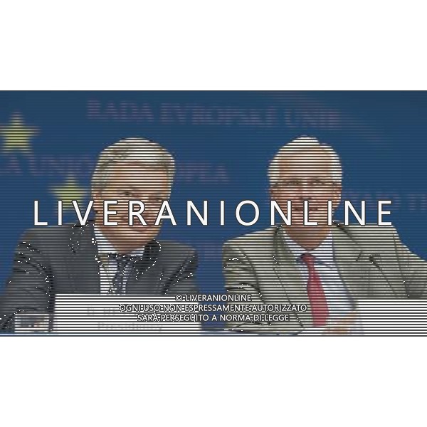 Michel Barnier european commissioner for Internal Market and Services (R) and Chairman of the Ecofin council Belgian Finance Minister Didier Reynders hold a press conference after EU finance ministers council ( ECOFIN ) at European Council headquarters in Brussels, Belgium on 2010-09-07 by Wiktor Dabkowski Riunione e Conferenza Stampa dei ministri delle finanze dell\'Eurogruppo presso la sede del Consiglio europeo a Bruxelles, in Belgio 07/09/2010