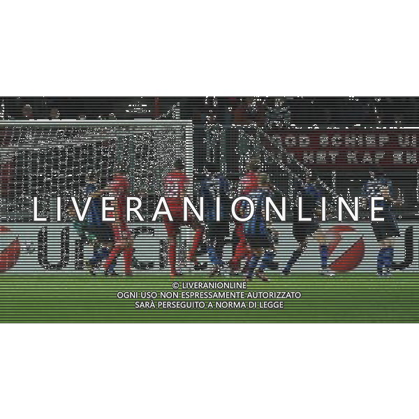 UEFA Champions League 2010/2011 Gruppo A Enschede (Olanda) - 14.09.2010 Twente-Inter Nella Foto:autogol milito /Ph.Vitez-Ag. Aldo Liverani