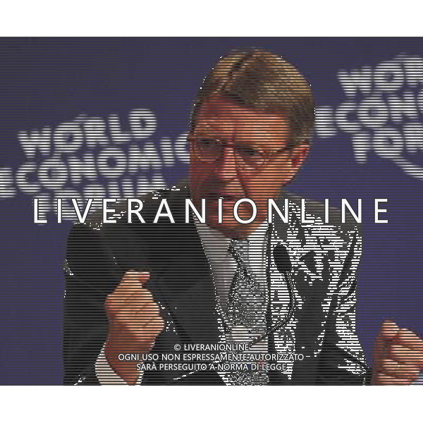(100914) -- TIANJIN, Sept. 14, 2010 -- Eckhard Cordes, chairman of the management board and chief executive officer of Metro Group of Germany, makes a gesture at the plenary session on \'Sustainability and Corporate Competitiveness: Going beyond Green Goals\' of the World Economic Forum (WEF) Annual Meeting of the New Champions 2010, at Tianjin Meijiang Convention Center, in north China\'s Tianjin Municipality on Sept. 14, 2010. Liu Haifeng) (axy) ©PHOTOSHOT/Agenzia Aldo Liverani Sas - ITALY ONLY - EDITORIAL USE ONLY -