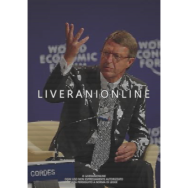 (100914) -- TIANJIN, Sept. 14, 2010 -- Eckhard Cordes, chairman of the management board and chief executive officer of Metro Group of Germany, makes a gesture at the plenary session on \'Sustainability and Corporate Competitiveness: Going beyond Green Goals\' of the World Economic Forum (WEF) Annual Meeting of the New Champions 2010, at Tianjin Meijiang Convention Center, in north China\'s Tianjin Municipality on Sept. 14, 2010. Liu Haifeng) (axy) ©PHOTOSHOT/Agenzia Aldo Liverani Sas - ITALY ONLY - EDITORIAL USE ONLY -