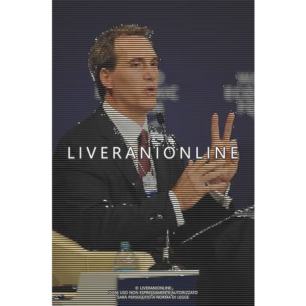 (100914) -- TIANJIN, Sept. 14, 2010 -- Dov Seidman, founder, chairman and chief executive officer of LRN of USA, makes a gesture during the plenary session on \'Sustainability and Corporate Competitiveness: Going beyond Green Goals\' of the World Economic Forum (WEF) Annual Meeting of the New Champions 2010, at Tianjin Meijiang Convention Center, in north China\'s Tianjin Municipality on Sept. 14, 2010. Liu Haifeng) (axy) ©PHOTOSHOT/Agenzia Aldo Liverani Sas - ITALY ONLY - EDITORIAL USE ONLY -