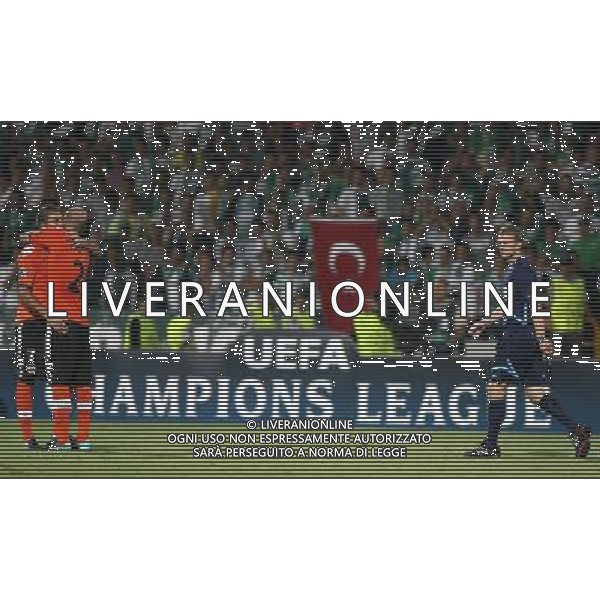 UEFA Champions League group C match between Bursaspor Turkey and Valencia Spain at Ataturk Stadium in Bursa, Turkey 14.09.2010 Valencia won scored 4 - 0 Pictured: Joaquin Rodriguez (L) and Bruno Saltor Grau (R) of Valencia. FOT. SESKIMPHOTO/NEWSPIX/Agenzia Aldo Liverani Sas ONLY ITALY *** Local Caption *** .