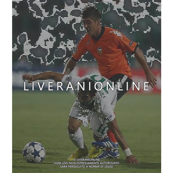 UEFA Champions League group C match between Bursaspor Turkey and Valencia Spain at Ataturk Stadium in Bursa, Turkey 14.09.2010 Valencia won scored 4 - 0 Pictured: Pablo Hernandez (back) of Valencia and Volkan Sen (front) of Bursaspor. FOT. SESKIMPHOTO/NEWSPIX/Agenzia Aldo Liverani Sas ONLY ITALY *** Local Caption *** .