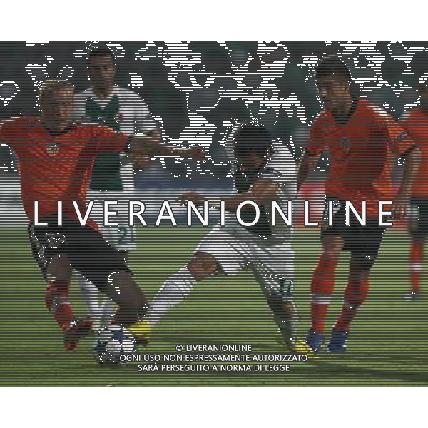 UEFA Champions League group C match between Bursaspor Turkey and Valencia Spain at Ataturk Stadium in Bursa, Turkey 14.09.2010 Valencia won scored 4 - 0 Pictured: Pablo Hernandez (R) Jeremy Mathieu (L) of Valencia and Volkan Sen (center) of Bursaspor. FOT. SESKIMPHOTO/NEWSPIX/Agenzia Aldo Liverani Sas ONLY ITALY *** Local Caption *** .