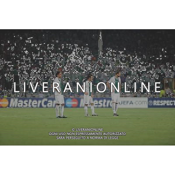 UEFA Champions League group C match between Bursaspor Turkey and Valencia Spain at Ataturk Stadium in Bursa, Turkey 15.09.2010 Valencia won scored 4 - 0 Pictured: Federico Insua(L) , Ali Tandogan ( center) and Huseyin Cimsir(R) of Bursaspor. FOT. SESKIMPHOTO/NEWSPIX/Agenzia Aldo Liverani Sas ONLY ITALY *** Local Caption *** .