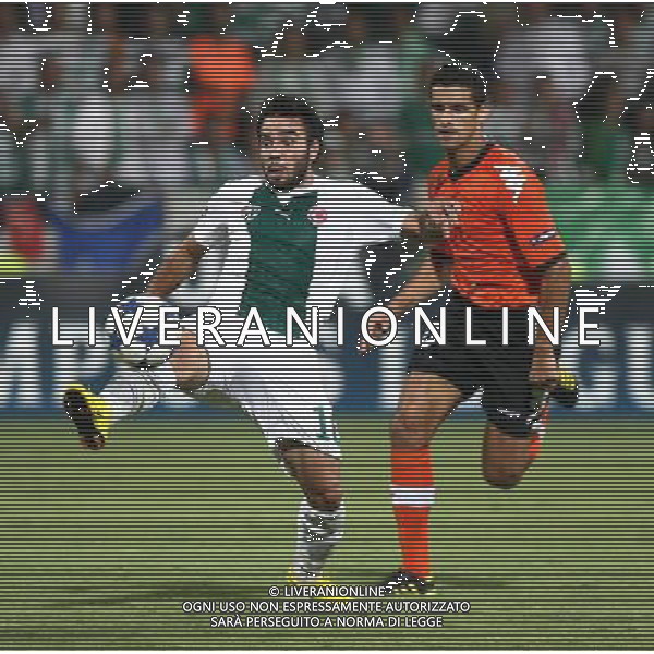 UEFA Champions League group C match between Bursaspor Turkey and Valencia Spain at Ataturk Stadium in Bursa, Turkey 15.09.2010 Valencia won scored 4 - 0 Pictured: Volkan Sen (front) of Bursaspor and Ricardo Costa (back) of Valencia. FOT. SESKIMPHOTO/NEWSPIX/Agenzia Aldo Liverani Sas ONLY ITALY *** Local Caption *** .