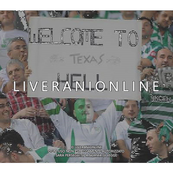 UEFA Champions League group C match between Bursaspor Turkey and Valencia Spain at Ataturk Stadium in Bursa, Turkey 15.09.2010 Valencia won scored 4 - 0 Pictured: Fans of Bursaspor. FOT. SESKIMPHOTO/NEWSPIX/Agenzia Aldo Liverani Sas ONLY ITALY *** Local Caption *** .