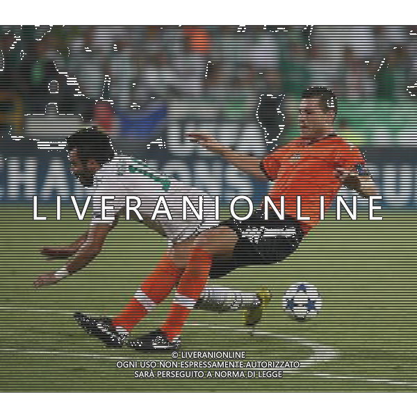 UEFA Champions League group C match between Bursaspor Turkey and Valencia Spain at Ataturk Stadium in Bursa, Turkey 15.09.2010 Valencia won scored 4 - 0 Pictured: Volkan Sen of Bursaspor (L) and David Navarro Pedros (R) of Valencia. FOT. SESKIMPHOTO/NEWSPIX/Agenzia Aldo Liverani Sas ONLY ITALY *** Local Caption *** .