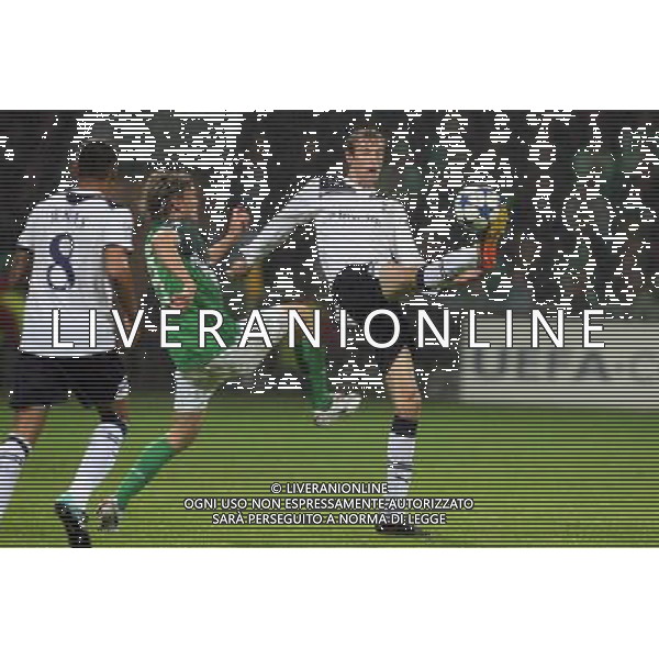 BREMA 14.09.2010 MECZ 1. KOLEJKA GRUPA A LIGA MISTRZOW SEZON 2010/11: WERDER BREMA - TOTTENHAM LONDYN 2:2 --- CHAMPIONS LEAGUE MATCH GROUP A: WERDER BREMEN - TOTTENHAM HOTSPUR FC 2:2 CLEMENS FRITZ PETER CROUCH WERDER BREMA TOTTENHAM FOT. NEWSPIX/ALDO LIVERANI SAS ITALY ONLY *** Local Caption *** .