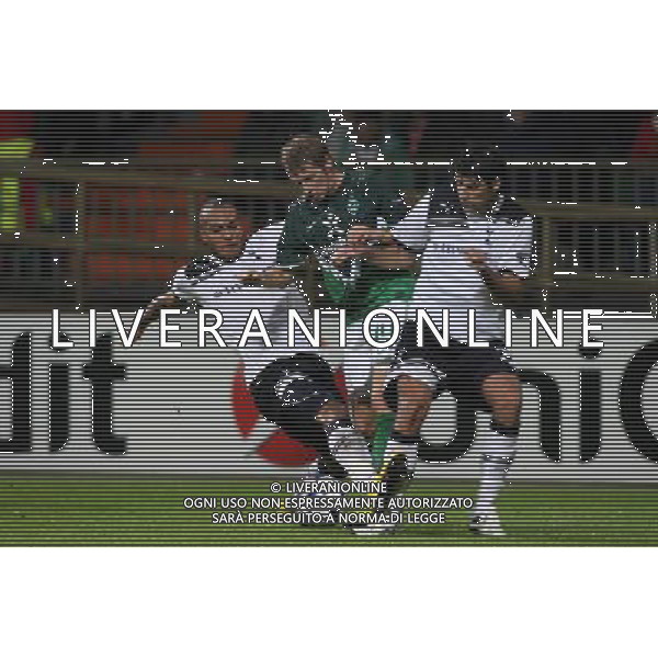 BREMA 14.09.2010 MECZ 1. KOLEJKA GRUPA A LIGA MISTRZOW SEZON 2010/11: WERDER BREMA - TOTTENHAM LONDYN 2:2 --- CHAMPIONS LEAGUE MATCH GROUP A: WERDER BREMEN - TOTTENHAM HOTSPUR FC 2:2 YOUNES KABOUL AARON HUNT VEDRAN CORLUKA WERDER BREMA TOTTENHAM FOT. NEWSPIX/ALDO LIVERANI SAS ITALY ONLY *** Local Caption *** .