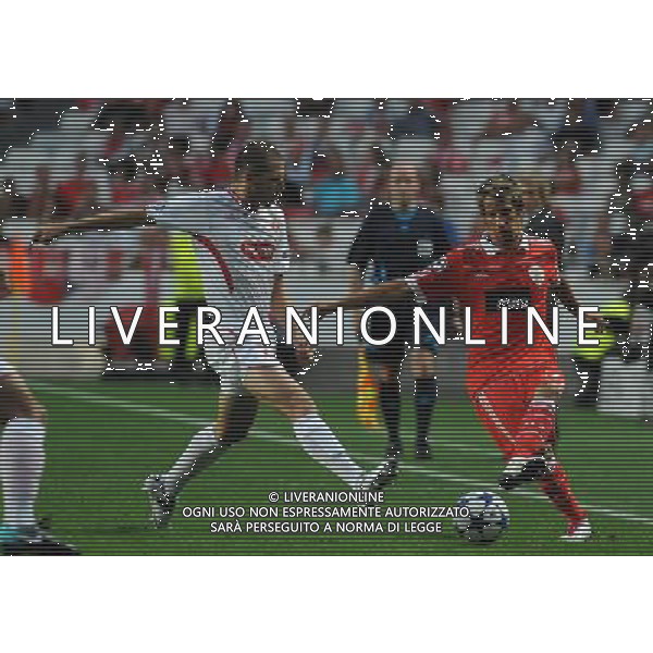 20100914: LISBON, PORTUGAL - SL Benfica vs Hapoel Tel Aviv FC: UEFA Champions League 2010/2011 - Group Stage. In picture: Fabio Coentrao (Benfica). FOTO: CITYFILES/NEWSPIX.PL/ag.ALDO LIVERANI sas italy *** Local Caption *** ,