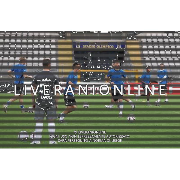 TORINO 15/09/2010 ALLENAMENTO DELLA SQUADRA DI CALCIO DEL LECH POZNAN ( POLONIA) PRIMA DELLA SFIDA DI EUROPA LEAGUE 2010/2011 CONTRO LA JUVENTUS nella foto: calciatori in allenamento FOTO Maciej Nowaczyk /NEWSPIX.PL - AG. ALDO LIVERANI SAS ITALY ONLY 