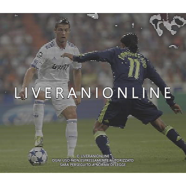 MADRID (15/(09/2010).- Champions League match Real Madrid vs Ajax Amsterdam. Cristiano Ronaldo and Urby Emanuelson. Photo: Cesar Cebolla / ALFAQUI - AG. ALDO LIVERANI SAS ITALY ONLY REAL MADRID vs AJAX - CHAMPIONS LEAGUE 2010-2011