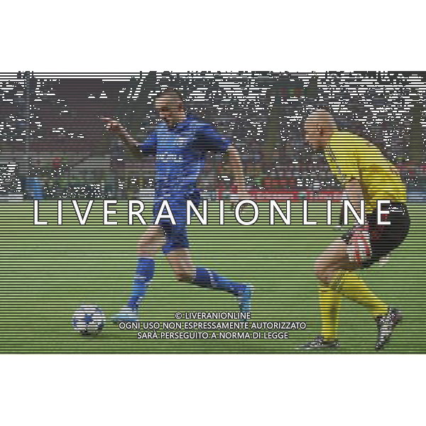 MILANO 15.09.2010-CHAMPIONS LEAGUE MATCH GROUP G MILAN - AJ AUXERRE 2:0 NELLA FOTO IRENEUSZ JELEN (L), CHRISTIAN ABBIATI (R) FOT. PIOTR KUCZA/NEWSPIX.PL/AG ALDO LIVERANI ONLY ITALY 