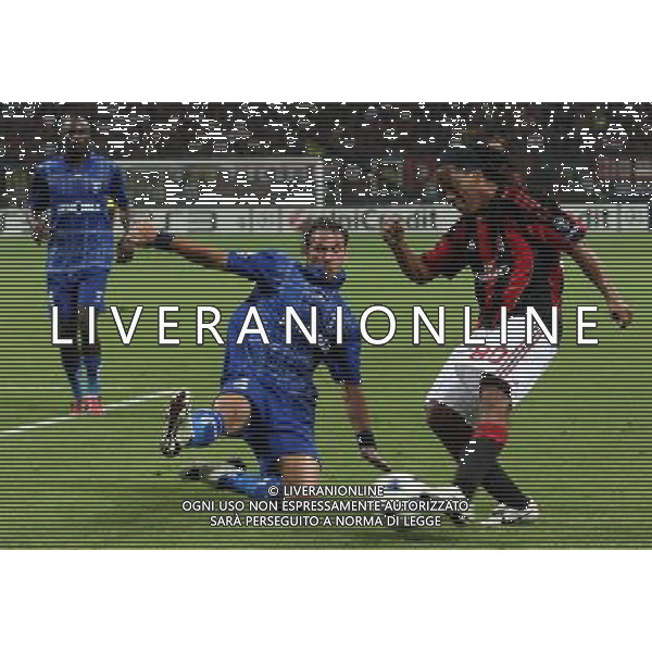 MILANO 15.09.2010-CHAMPIONS LEAGUE MATCH GROUP G MILAN - AJ AUXERRE 2:0 NELLA FOTO CEDRIC HENGBART RONALDINHO FOT. PIOTR KUCZA/NEWSPIX.PL/AG ALDO LIVERANI ONLY ITALY 