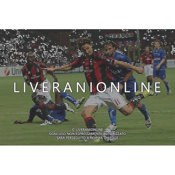 MILANO 15.09.2010-CHAMPIONS LEAGUE MATCH GROUP G MILAN - AJ AUXERRE 2:0 NELLA FOTO CLARENCE SEEDORF ZLATAN IBRAHIMOVIC CEDRIC HENGBART FOT. PIOTR KUCZA/NEWSPIX.PL/AG ALDO LIVERANI ONLY ITALY 