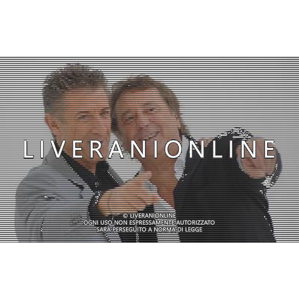 MILANO 16/9/2010 TRIENNALE V.le ALEMAGNA, 6 PRESENTAZIONE DELLA 23esima Edizione DEL PROGRAMMA TELEVISIVO DI CANALE 5 -STRISCIA LA NOTIZIA- NELLA FOTO EZIO GREGGIO E ENZO IACCHETTI FOTO ROMANO/AG ALDO LIVERANI