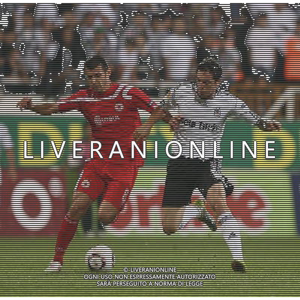 INONU STADIUM - ISTAMBUL ( TURCHIA) - 16.09.2010 EUROPA LEAGUE 2010-2011 - partita BESIKTAS ISTAMBUL vs CSKA SOFIA. Pictured: Roberto Hilbert (R) of Besiktas and Rumen Trifonov (L) of CSKA Sofia © Spcf- SESKIMPHOTO/NEWSPIX.PL - AG. ALDO LIVERANI SAS ITALY ONLY 